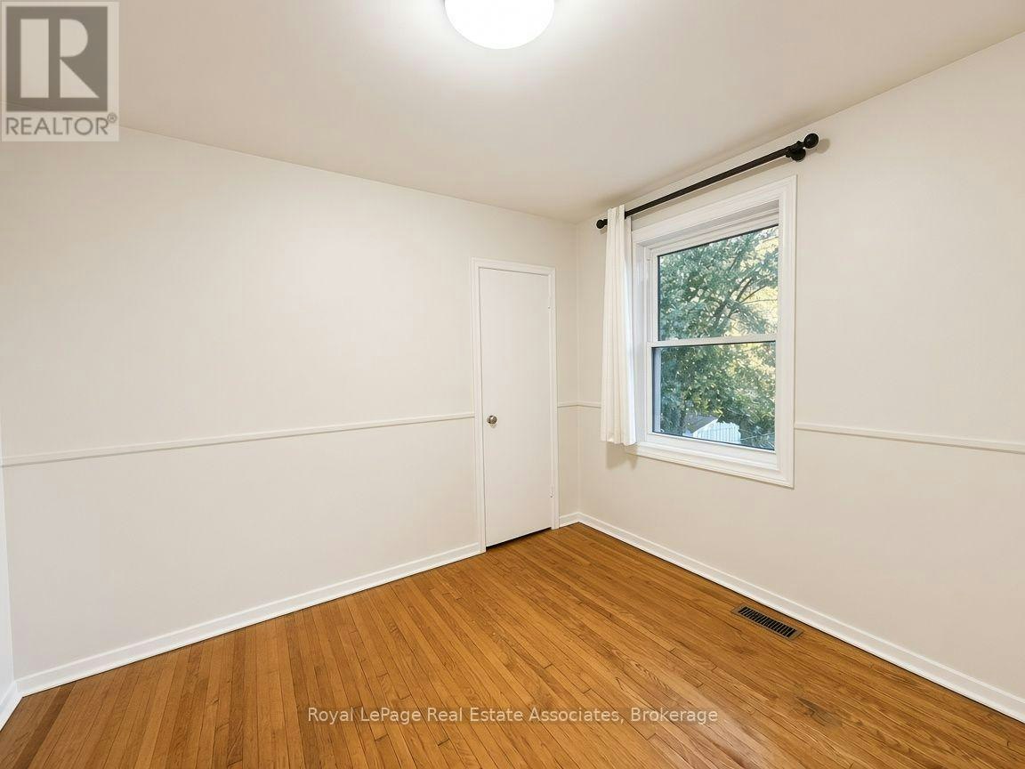 UPPER-10 Elizabeth Street, Halton Hills, ON, L7G 3K2 - 11