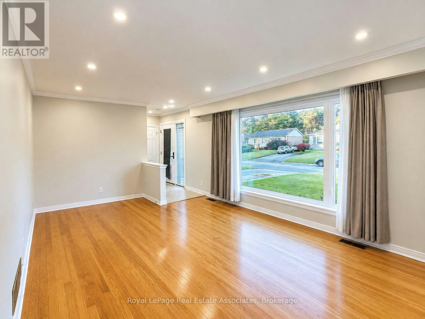 UPPER-10 Elizabeth Street, Halton Hills, ON, L7G 3K2 - 2