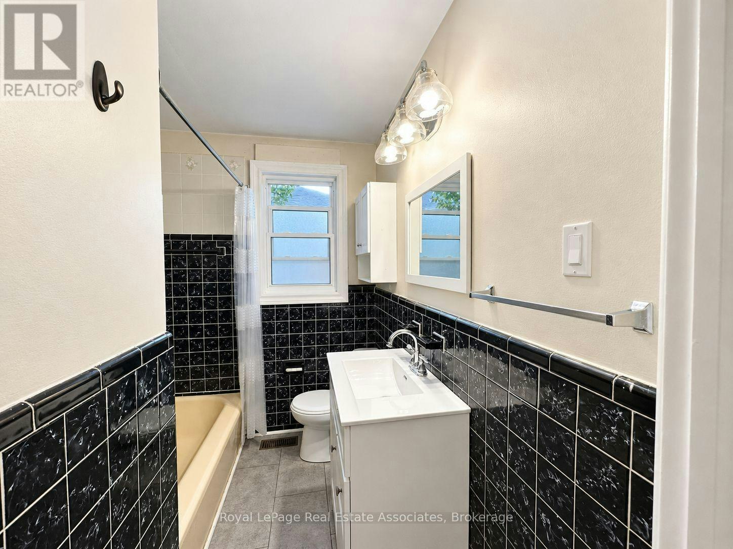 UPPER-10 Elizabeth Street, Halton Hills, ON, L7G 3K2 - 10