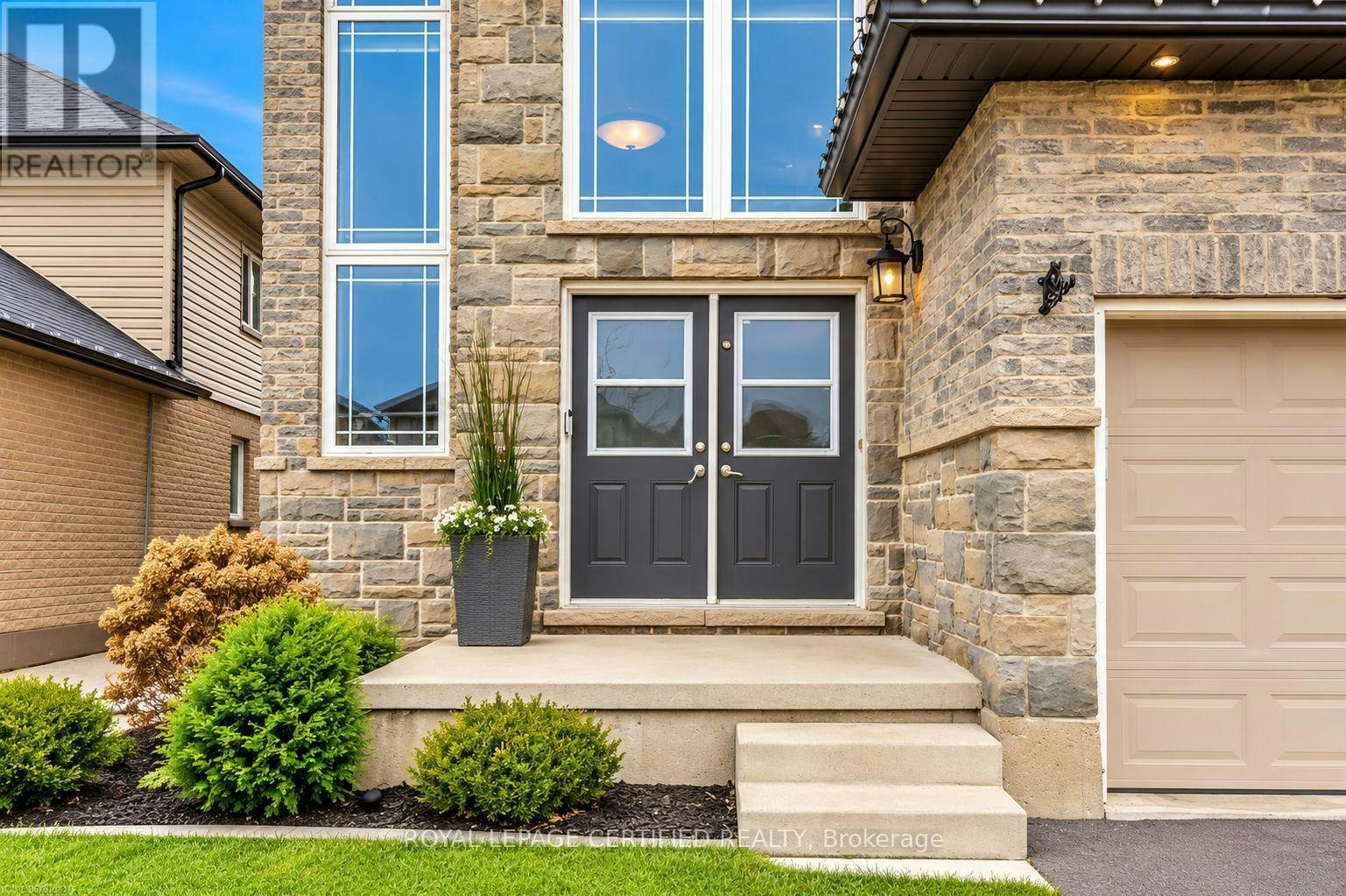 115 Davinci Boulevard, Hamilton, ON, L9B 0C3 - 2