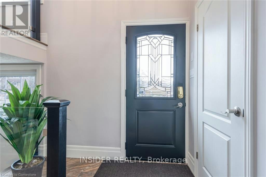 234 Shakespeare Drive, Waterloo, ON, N2L 2T6 - 6