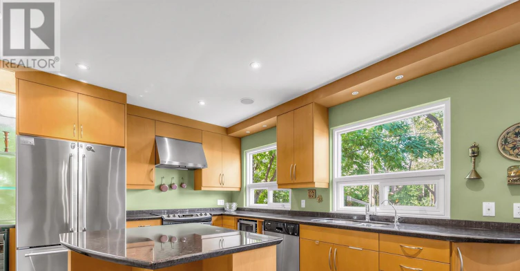 25 Clarendon Avenue, Toronto, ON, M4V 1H8 - 13