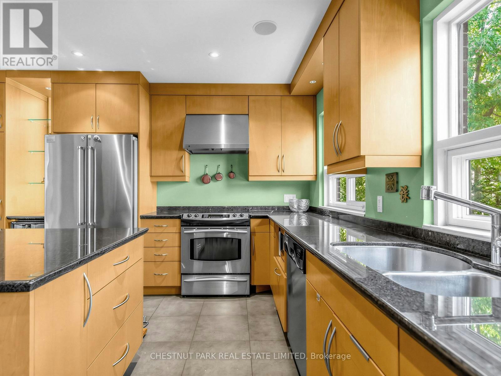 25 Clarendon Avenue, Toronto, ON, M4V 1H8 - 12