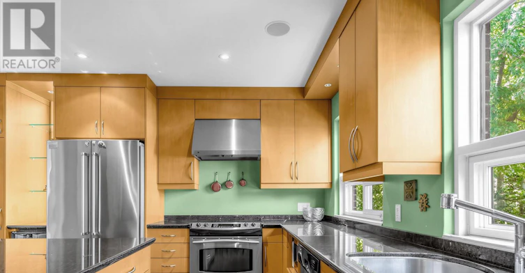 25 Clarendon Avenue, Toronto, ON, M4V 1H8 - 12