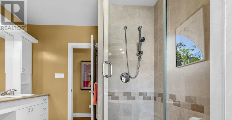 25 Clarendon Avenue, Toronto, ON, M4V 1H8 - 24