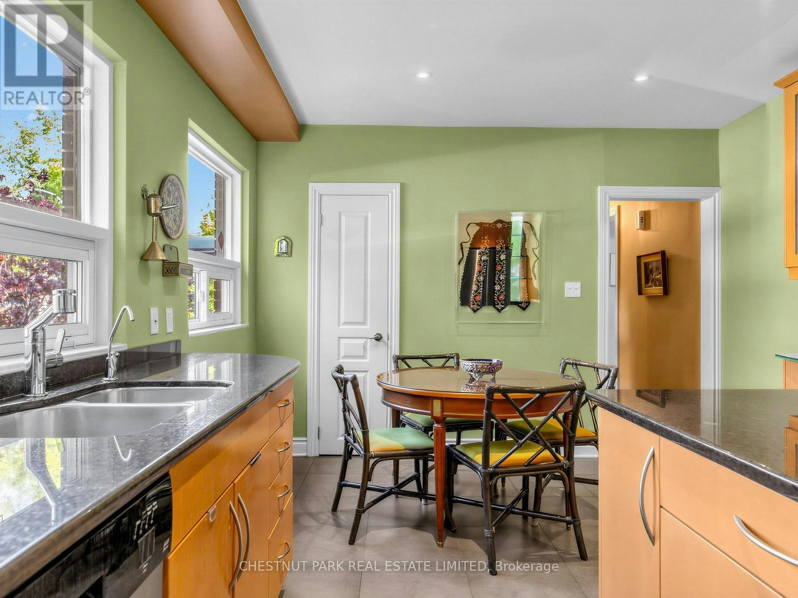 25 Clarendon Avenue, Toronto, ON, M4V 1H8 - 14