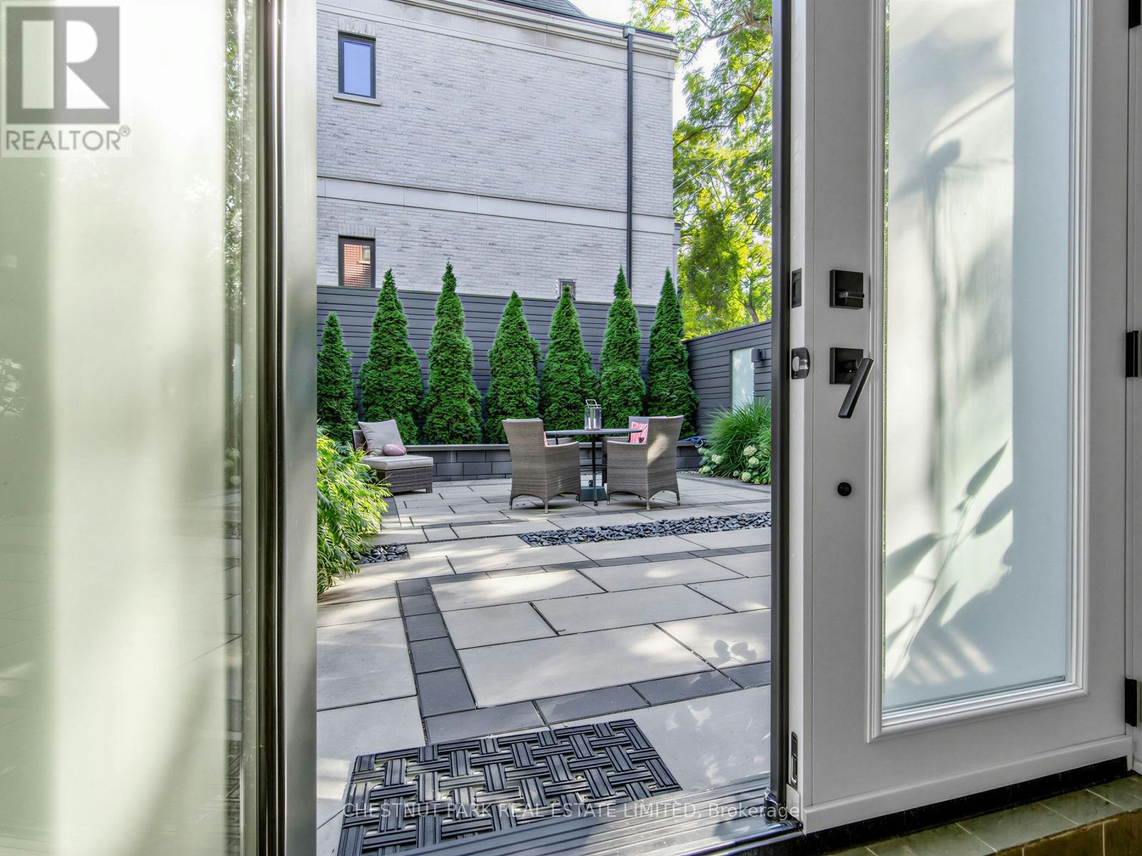 25 Clarendon Avenue, Toronto, ON, M4V 1H8 - 30