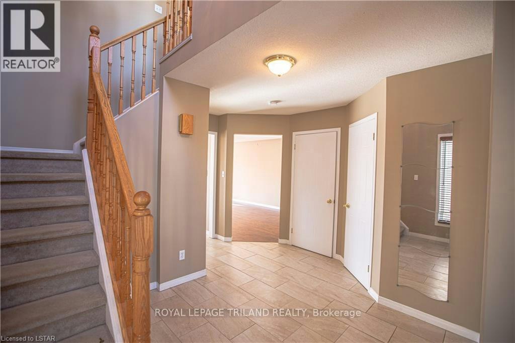 905 Redoak Avenue, London, ON, N6H 5R6 - 2