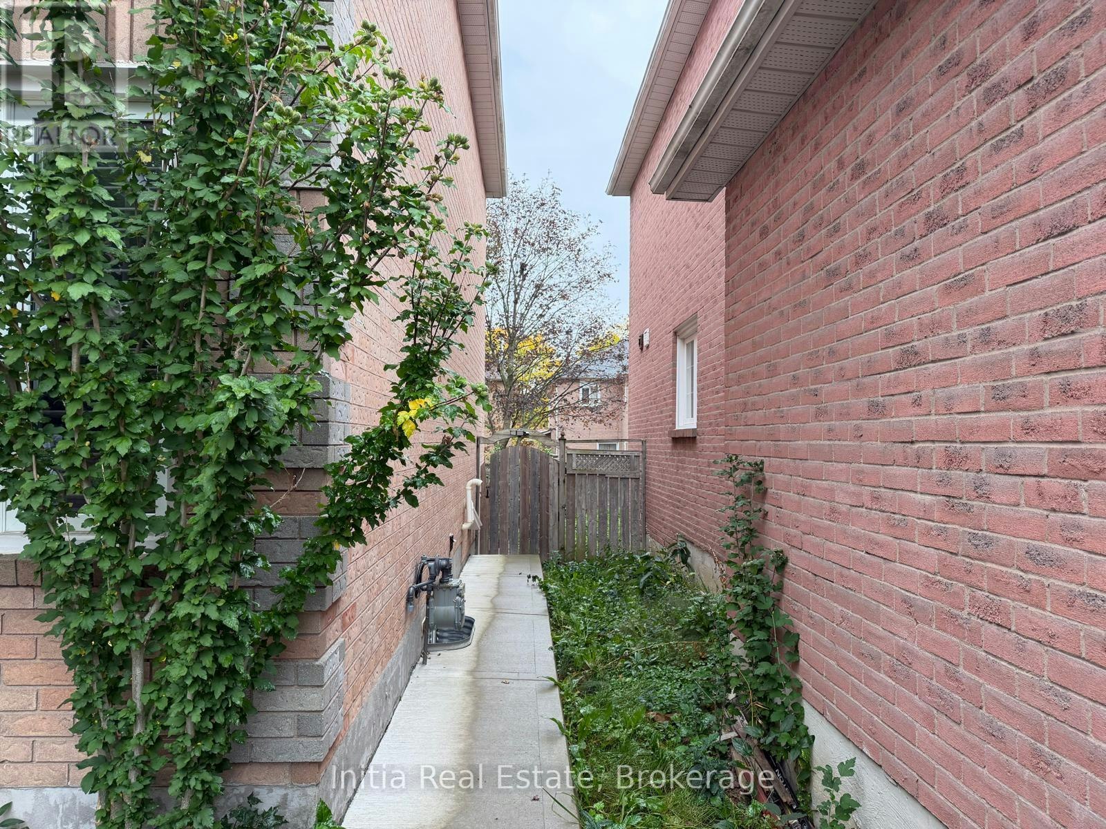 18 Harkins Drive, Ajax, ON, L1T 3T6 - 3