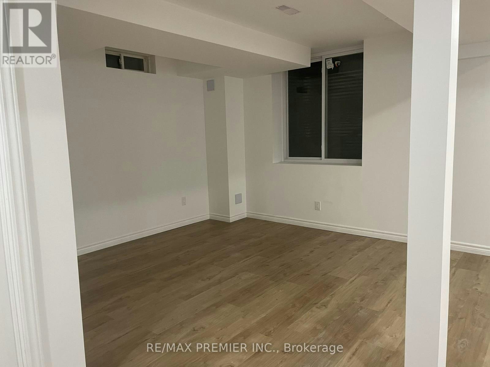 42 Education Road, Brampton, ON, L6P 3R7 4