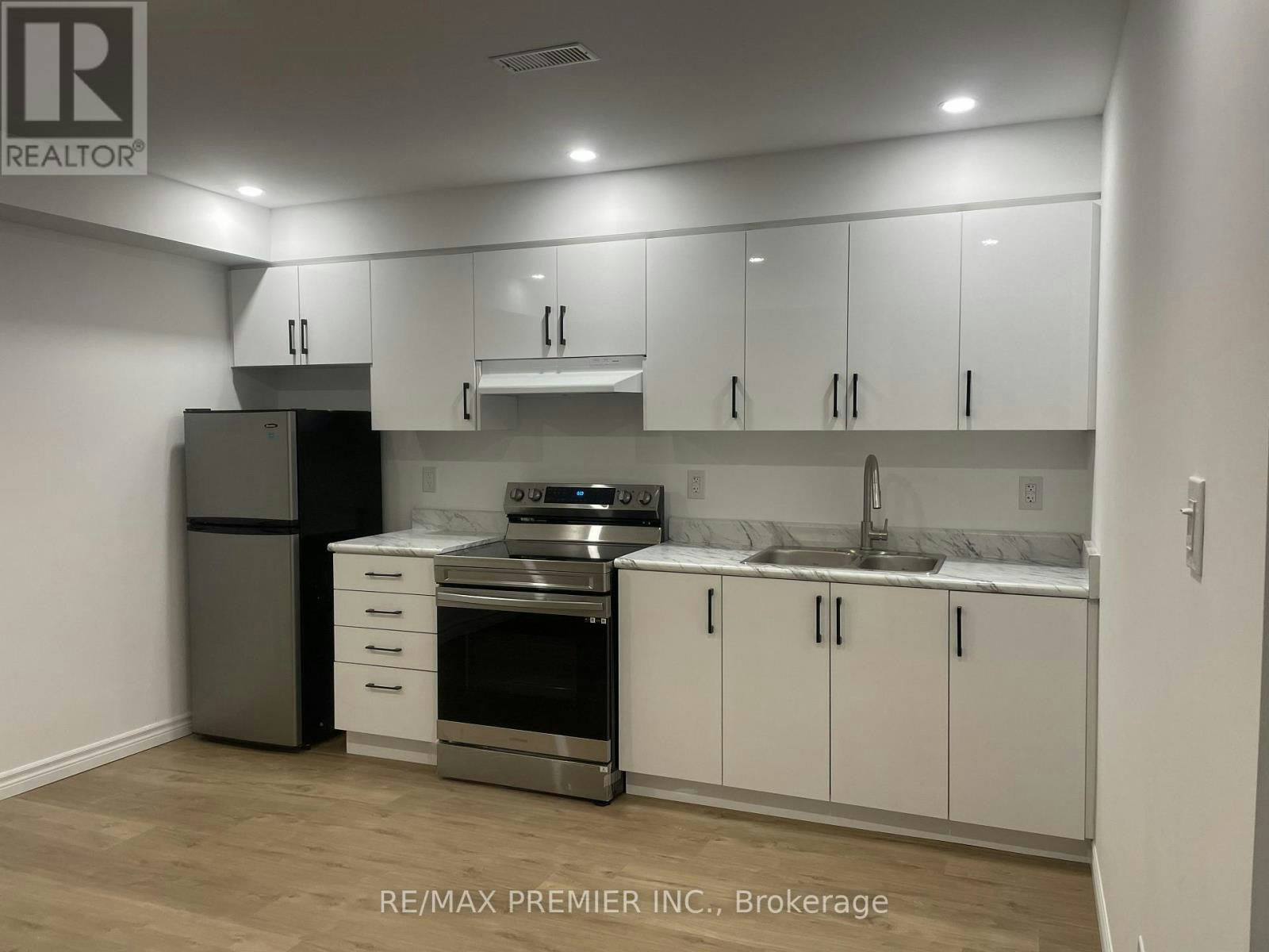 42 Education Road, Brampton, ON, L6P 3R7 2