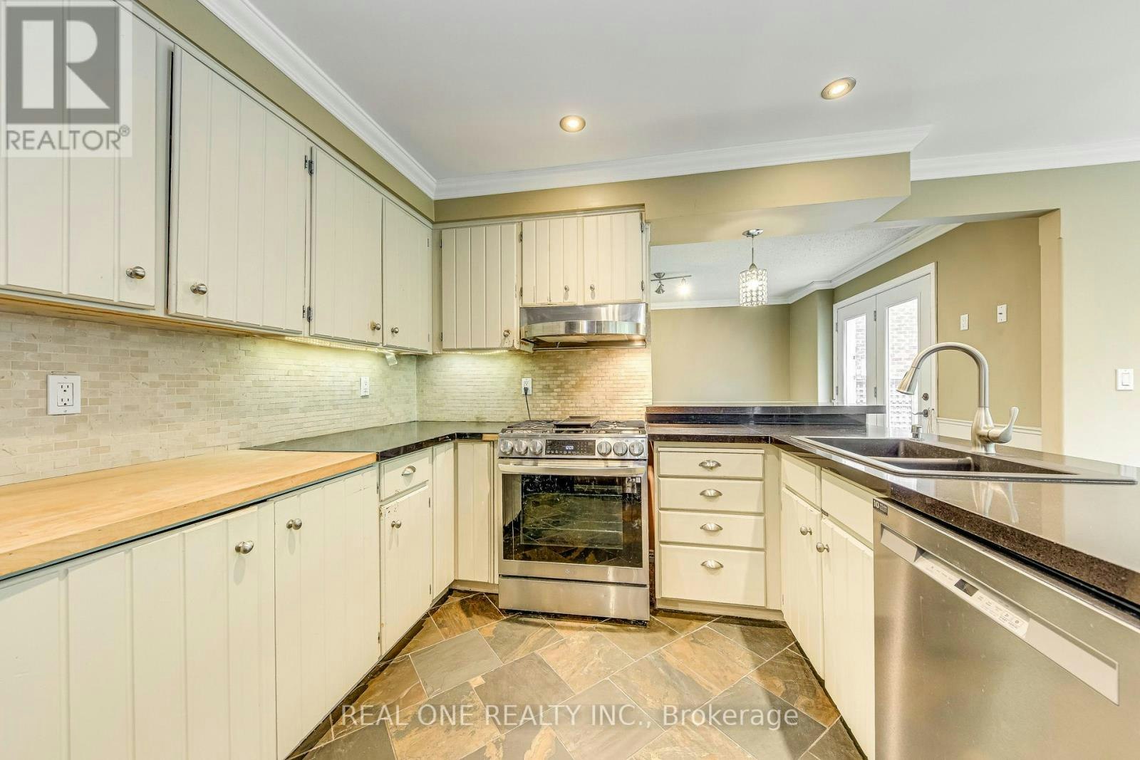 1236 Woodview Drive, Oakville, ON, L6M 2M4 - 11