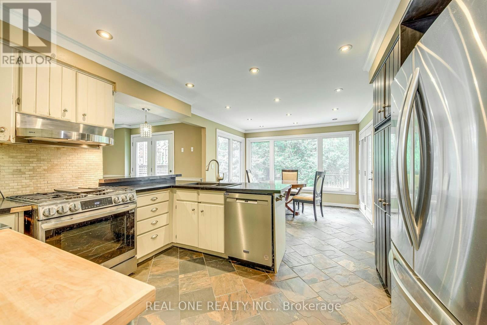 1236 Woodview Drive, Oakville, ON, L6M 2M4 - 10