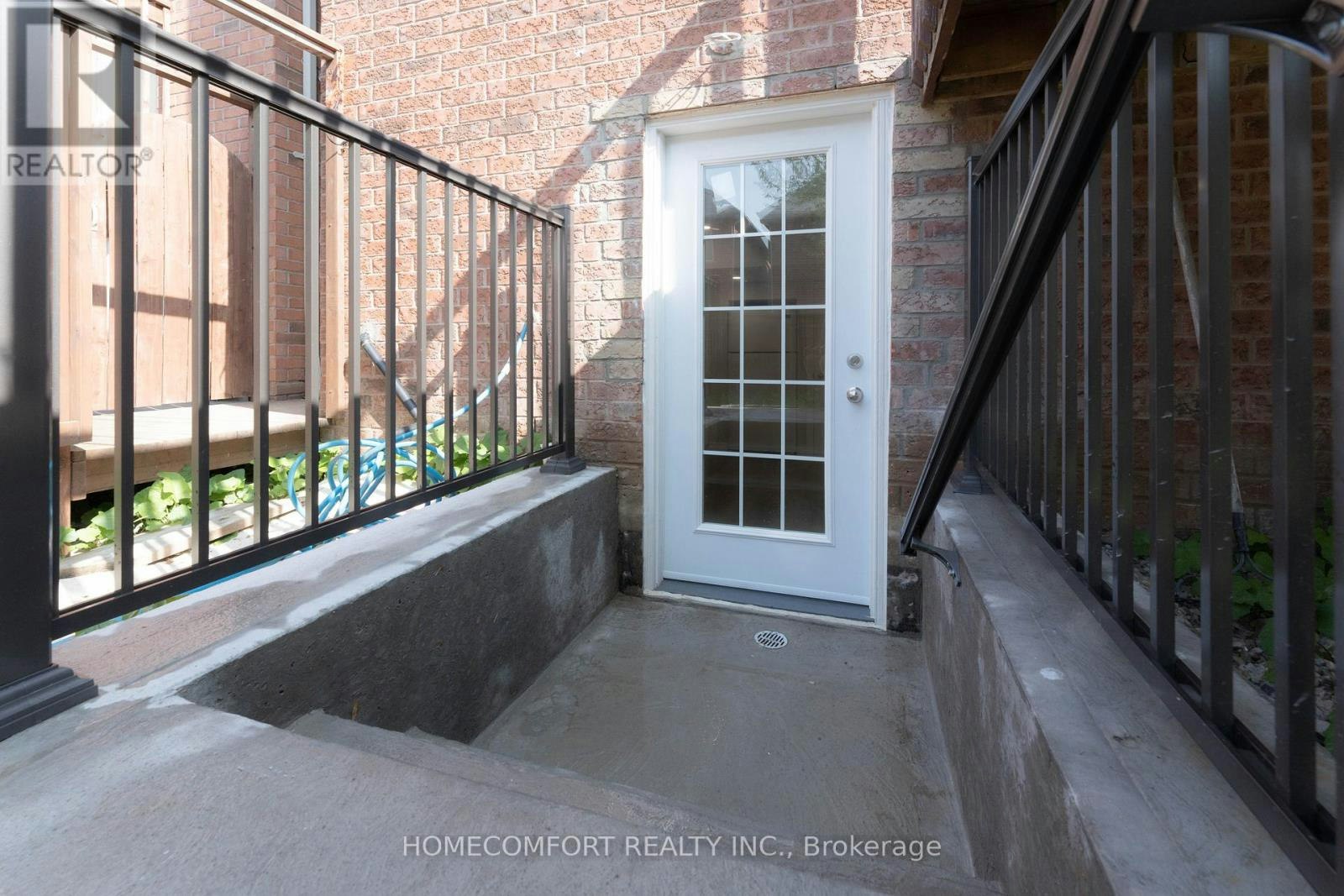 BSMT-369 Tower Hill Road, Richmond Hill, ON, L4E 0A5 2