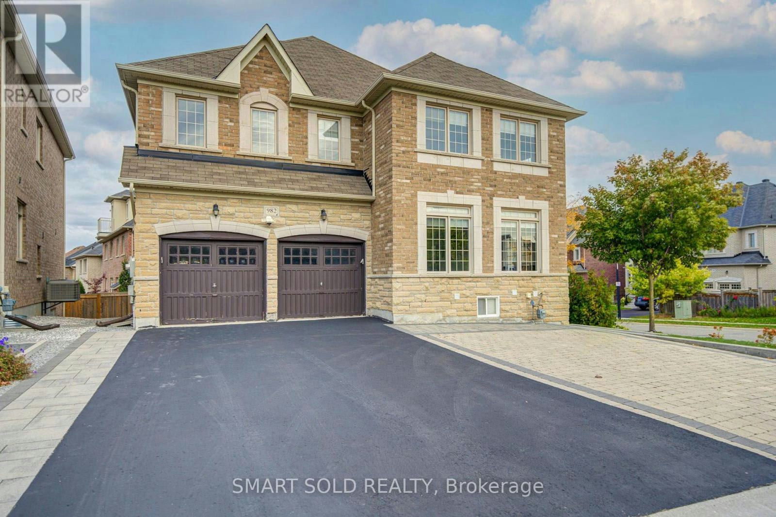 982 Wilbur Pipher Circle, Newmarket, ON, L3X 0B8