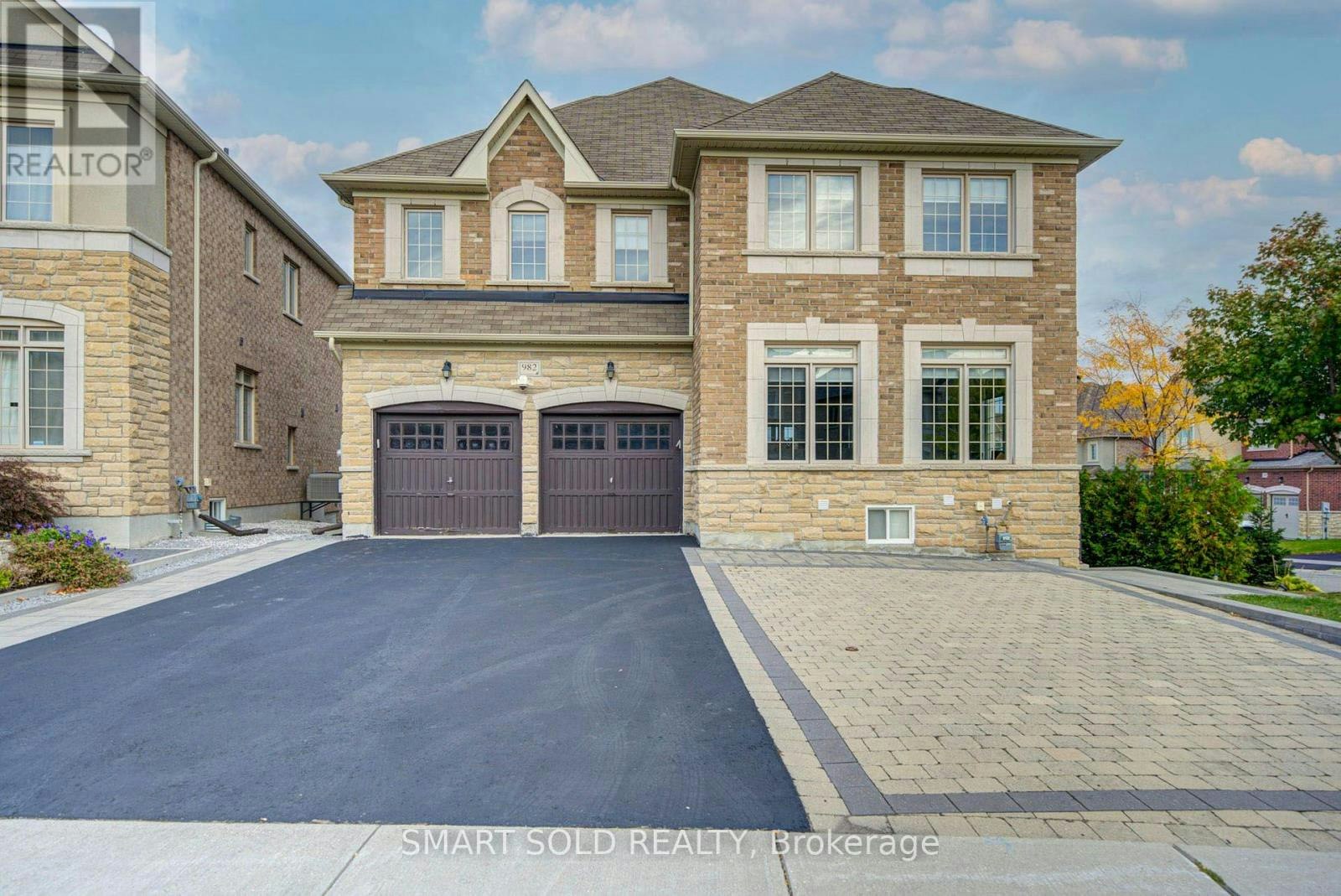 982 Wilbur Pipher Circle, Newmarket, ON, L3X 0B8