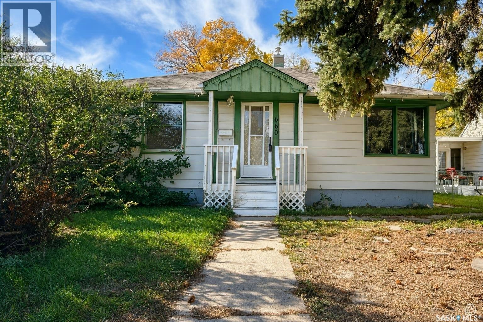 660 3rd Avenue NE, Swift Current, SK, S9H 2H5