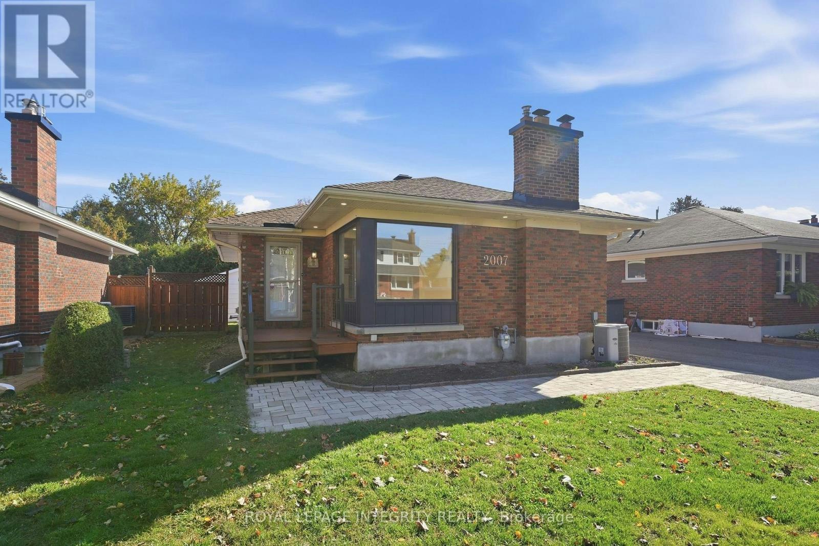 2007 Dorval Avenue, Ottawa, ON, K1G 2N6 - 2