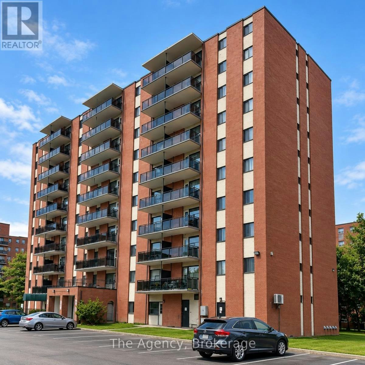 302-45 Paisley Boulevard W, Mississauga, ON, L5B 1E4 1