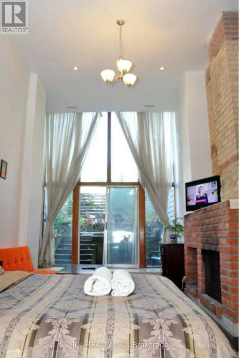 FLOOR-MASTERBEDROOMA 118 Main Shuter St Street, Toronto, ON, M5A 1V8 - 2