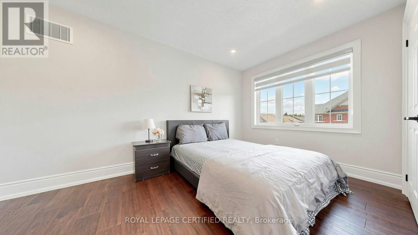 4 Mawby Street, Ajax, ON, L1T 0J9 - 26