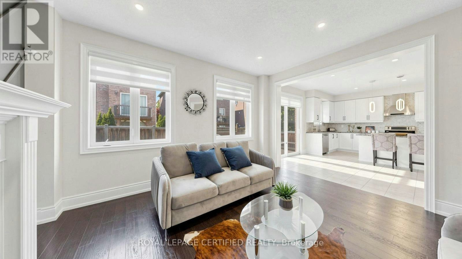 4 Mawby Street, Ajax, ON, L1T 0J9 - 9