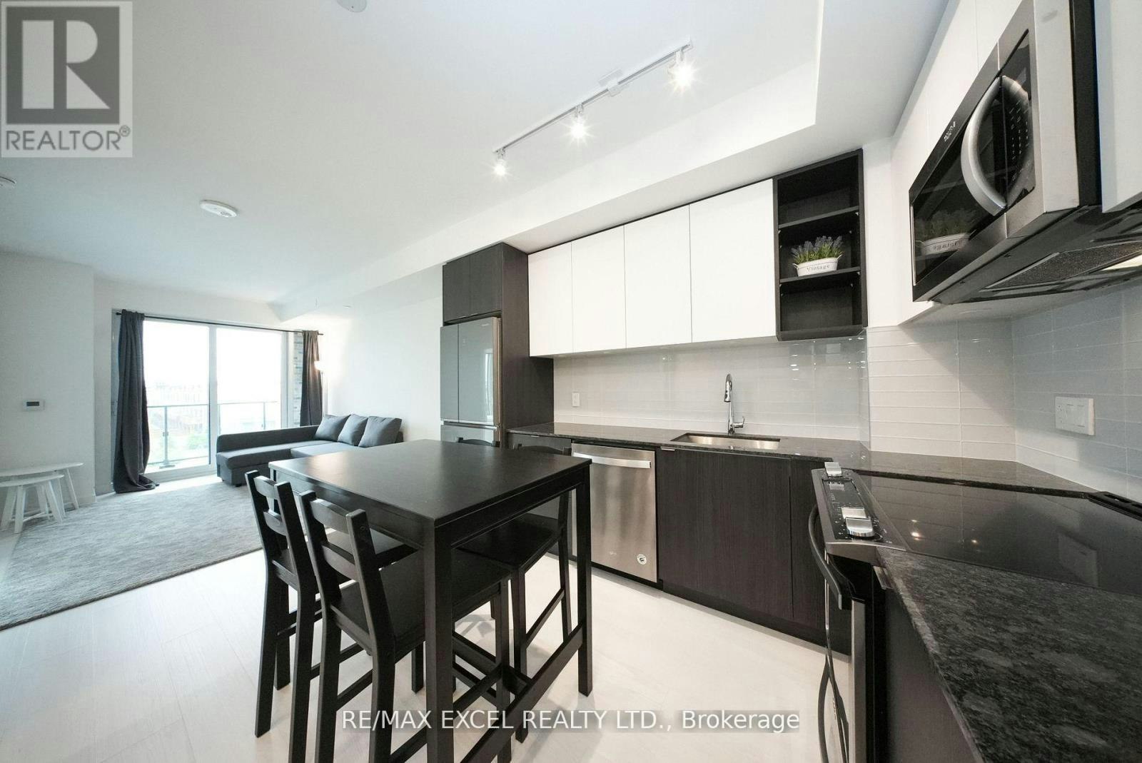 324-100 Eagle Rock Way, Vaughan, ON, L6A 5B9 3