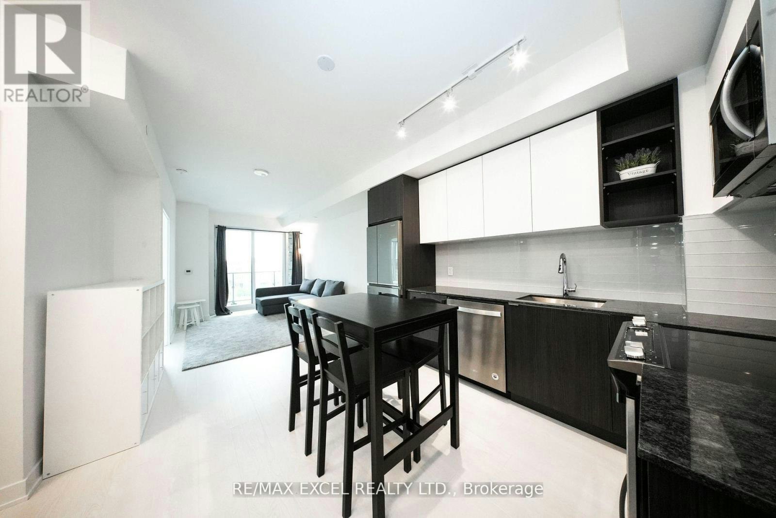 324-100 Eagle Rock Way, Vaughan, ON, L6A 5B9 2