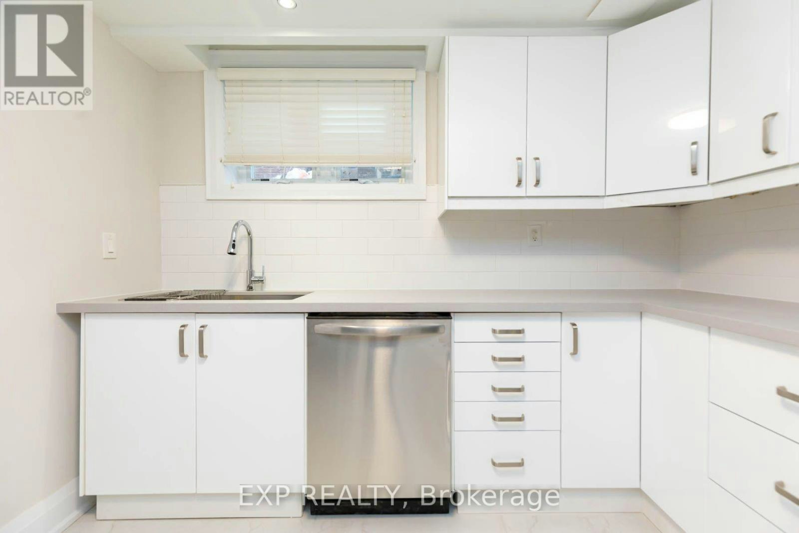 B-84 Laurel Avenue, Toronto, ON, M9B 4T2 - 5