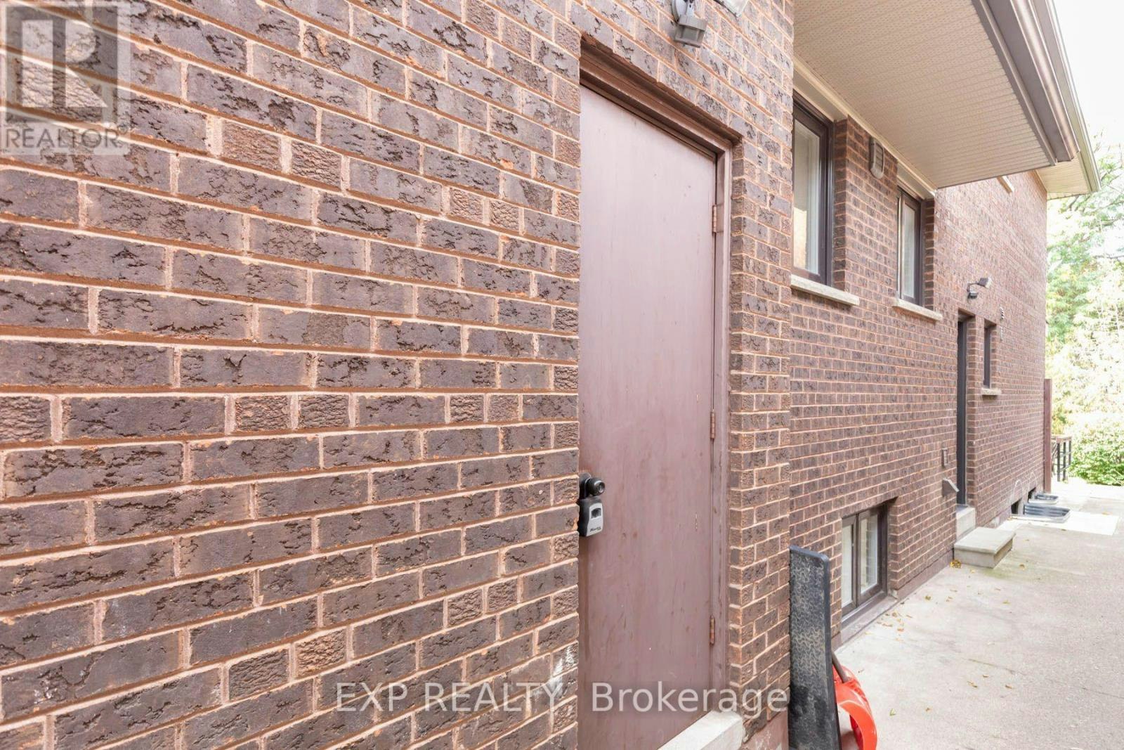 B-84 Laurel Avenue, Toronto, ON, M9B 4T2 - 3