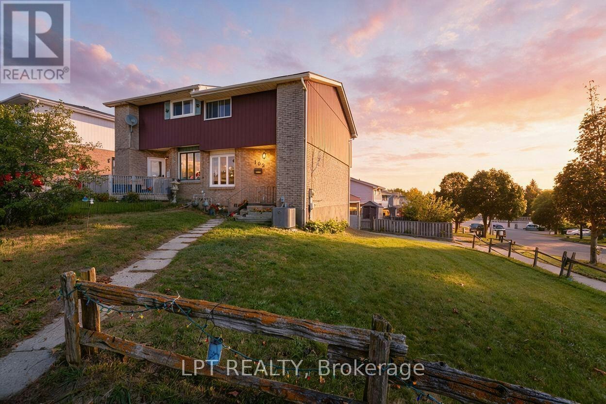 102 The Country Way, Kitchener, ON, N2E 2K8