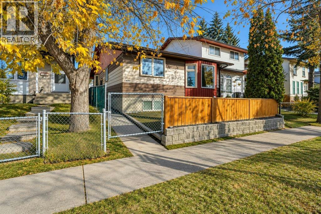 4304 44 Avenue NE, Calgary, AB, T1Y 3E3