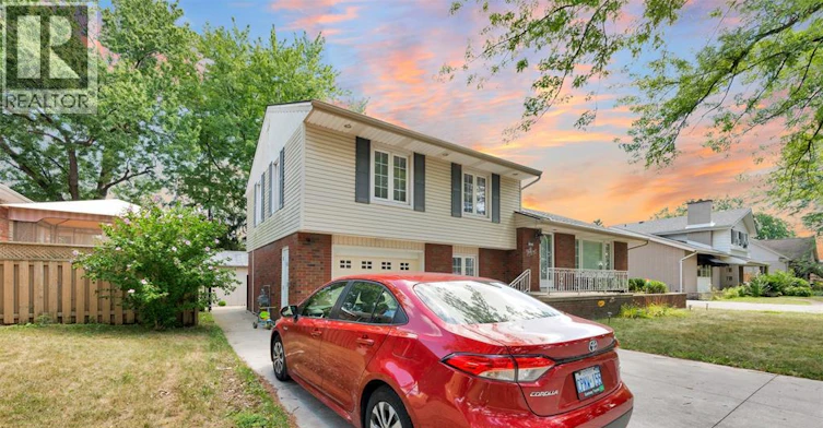 4340 Mount Royal Drive, Windsor, ON, N9G 2C4 - 4