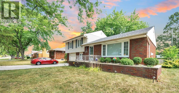 4340 Mount Royal Drive, Windsor, ON, N9G 2C4 - 3