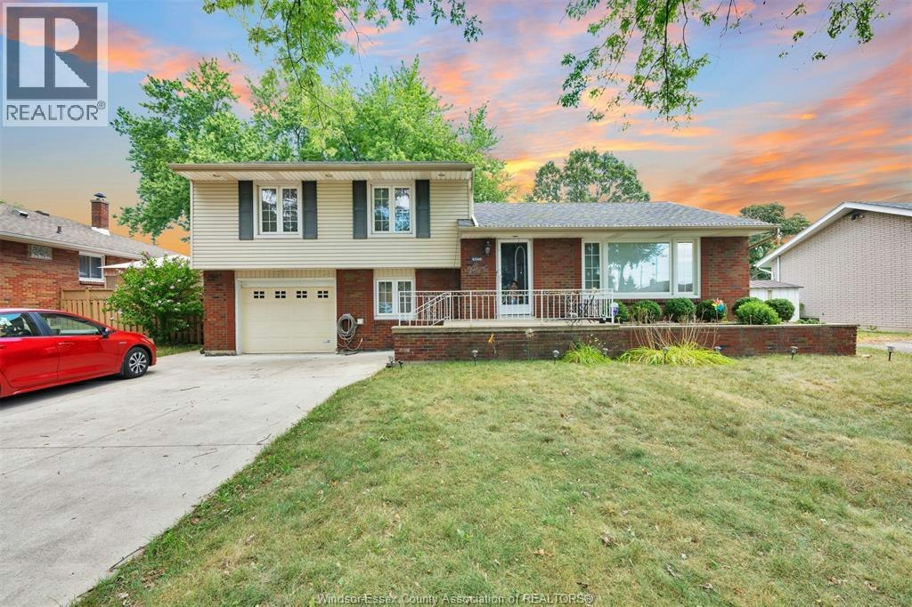 4340 Mount Royal Drive, Windsor, ON, N9G 2C4