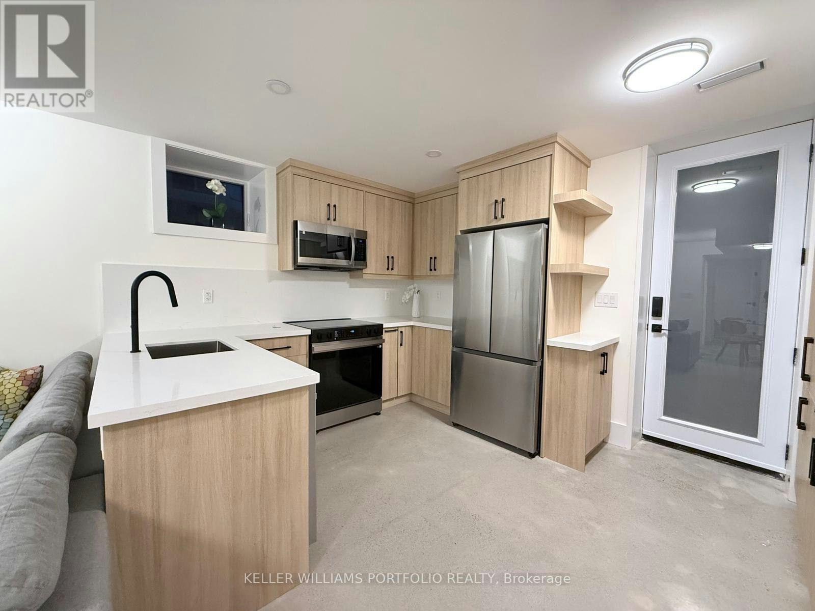 LOWER-173 Beatrice Street, Toronto, ON, M6G 3E9 - 3
