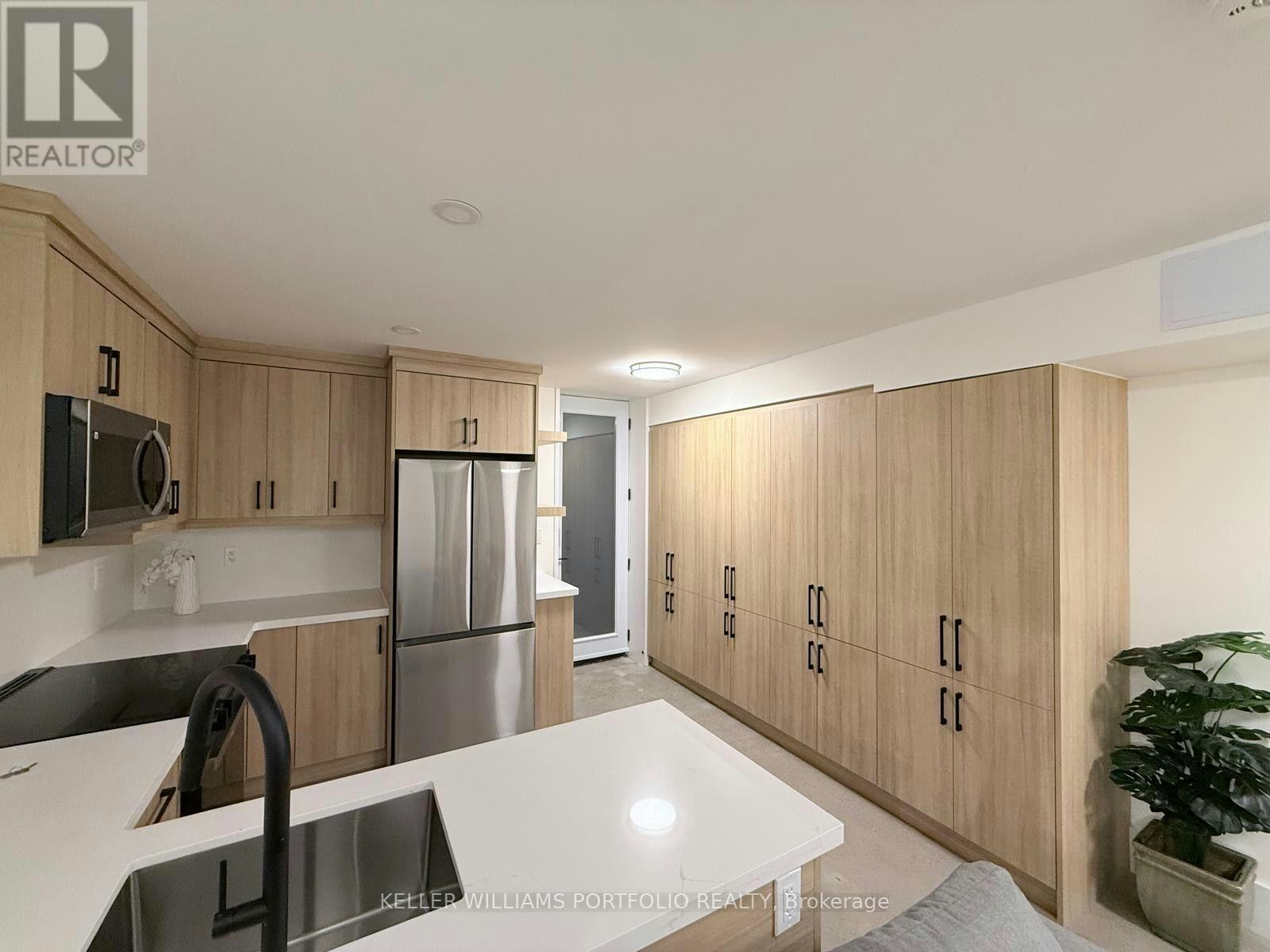 LOWER-173 Beatrice Street, Toronto, ON, M6G 3E9 - 2