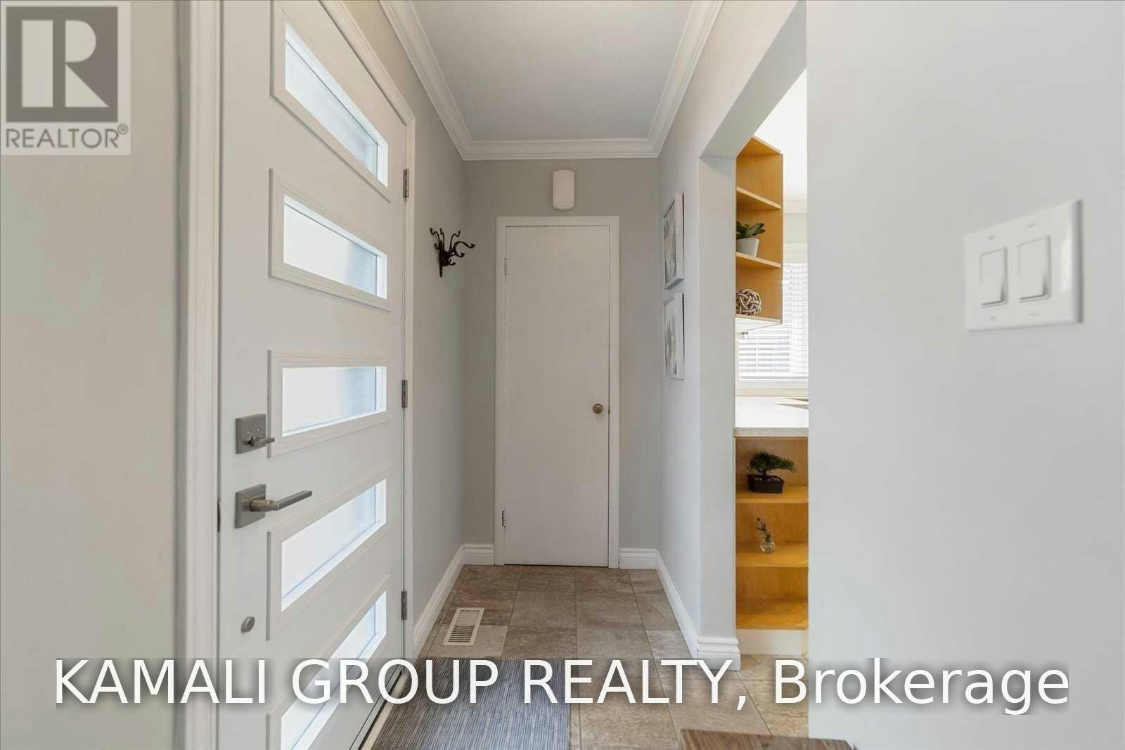 MAIN-714 Gilbert Street W, Whitby, ON, L1N 1S2 5