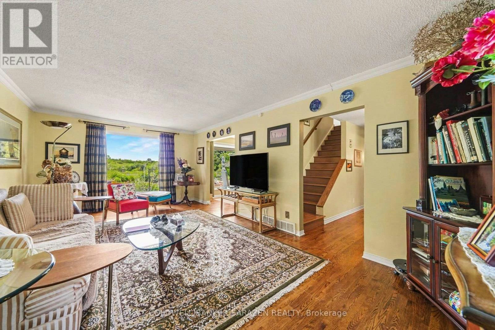 4 Doris Avenue, Ottawa, ON, K1T 3W8 - 7