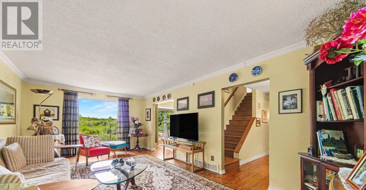 4 Doris Avenue, Ottawa, ON, K1T 3W8 - 7