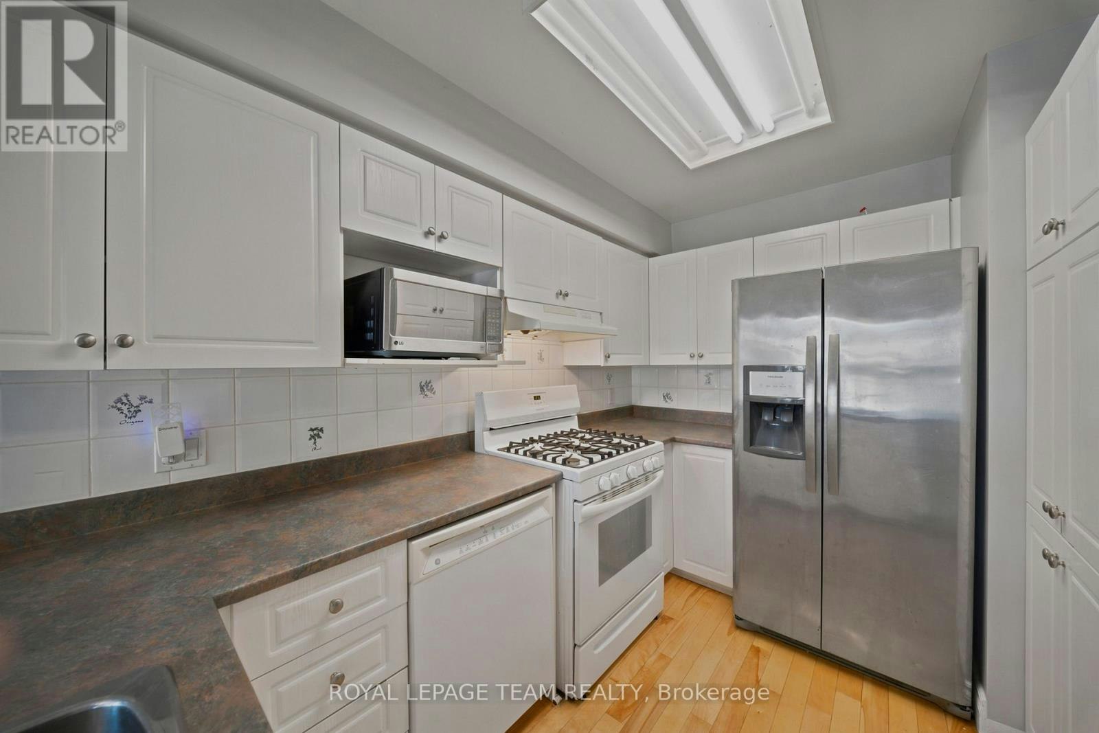 965 Markwick Crescent, Ottawa, ON, K4A 4J2 - 8