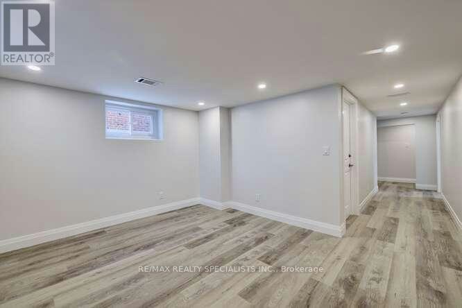 43 Firwood (Lower Crescent, Toronto, ON, M9B 2V9 - 6