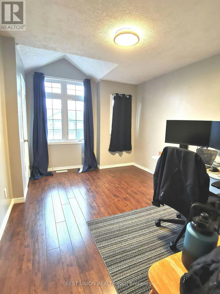 229 Featherstone Crescent, Kitchener, ON, N2R 1Z3 - 3