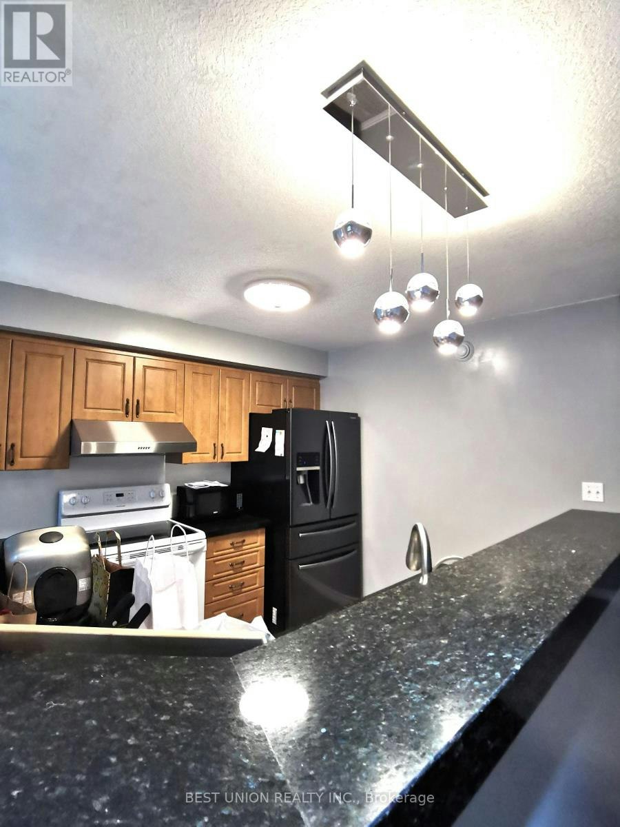 229 Featherstone Crescent, Kitchener, ON, N2R 1Z3 - 11