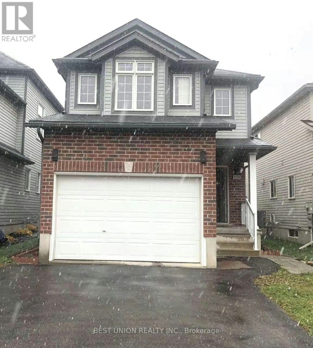 229 Featherstone Crescent, Kitchener, ON, N2R 1Z3