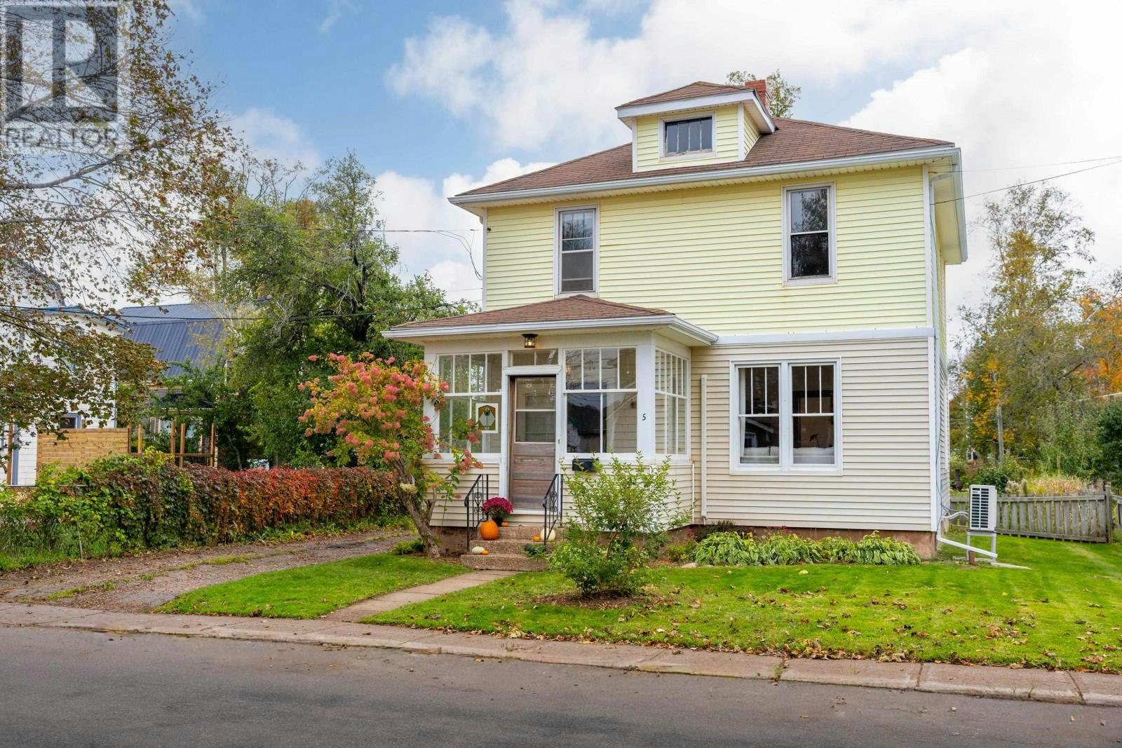 5 Lapthorne Avenue, Charlottetown, PE, C1E 2M3