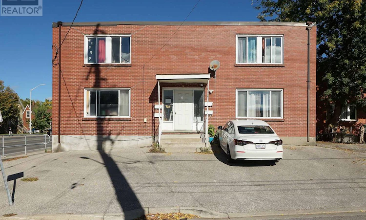 59 Saunby Street N