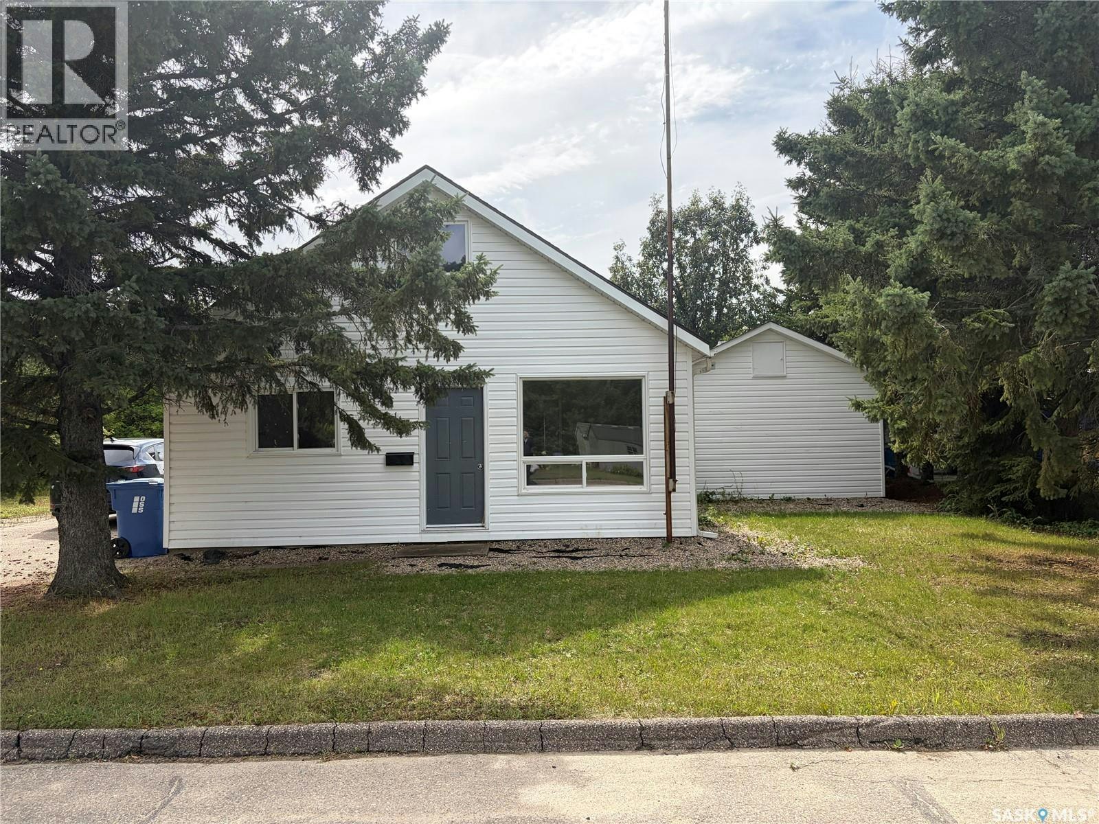 113 3rd Avenue NE, Ituna, SK, S0A 1N0