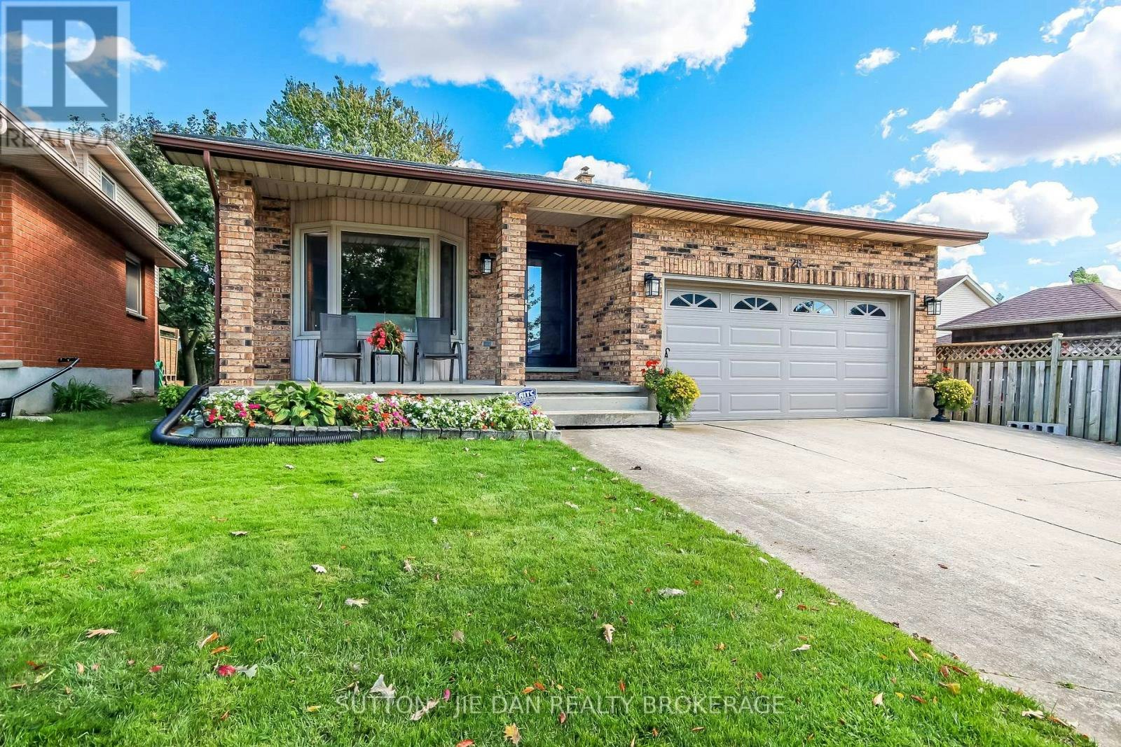 28 Country Club Lane, London, ON, N6C 5R8