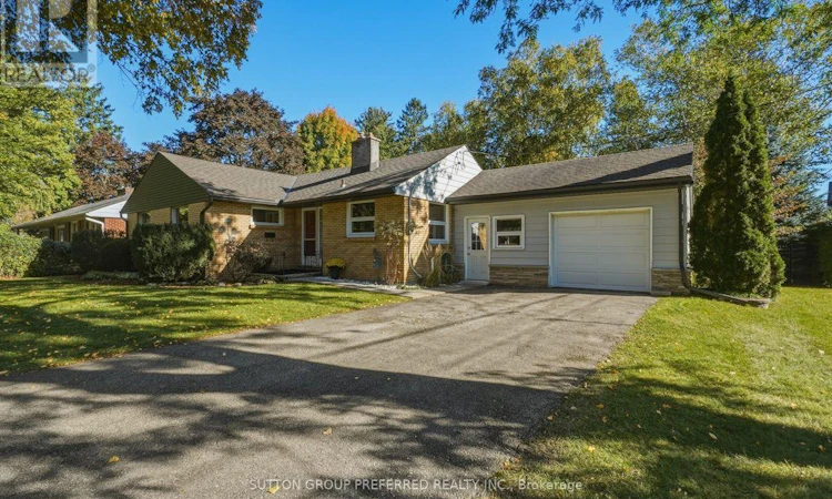 465 Glen Crescent